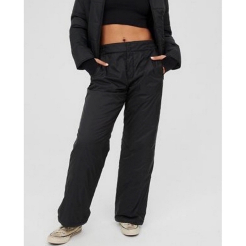 NWT Aerie Chillside Water Resistant Snow Puffer Pants, Size Medium, Color Black - Picture 2 of 12